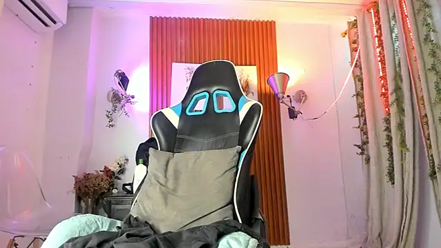 Snapshot of galactica_ chatting on 11/05/25, 11:24 galactica online show from 11/05/25, 11:24