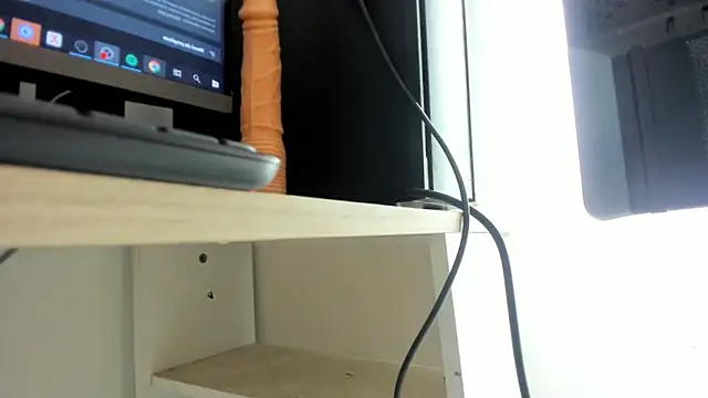 Snapshot of galactica_ chatting on 10/29/25, 11:42 galactica online show from 10/29/25, 11:42