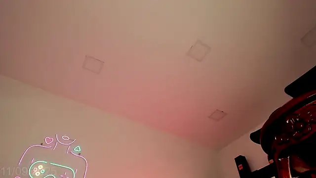 Isabella Haddad online show from 09/11/25, 07:36