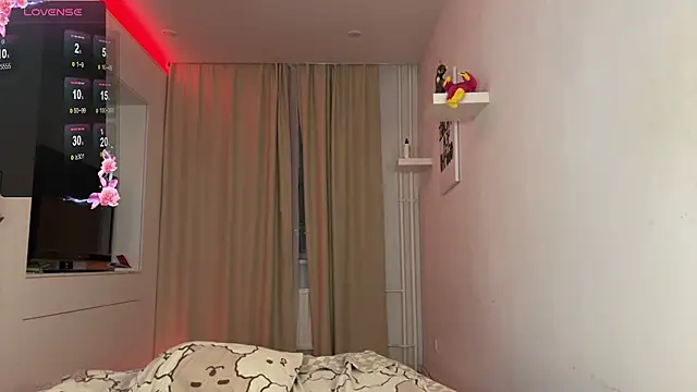 june mooon online show from 12/14/25, 07:30