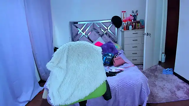 Snapshot of Luna_Analya chatting on 11/17/25, 11:58 Luna Analya online show from 11/17/25, 11:58