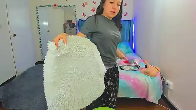 Snapshot of Luna_Analya chatting on 09/15/25, 10:48 Luna Analya online show from 09/15/25, 10:48