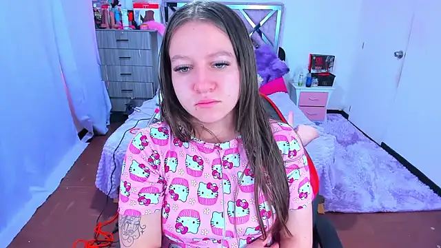 Snapshot of Luna_Analya chatting on 12/17/25, 12:32 Luna Analya online show from 12/17/25, 12:32