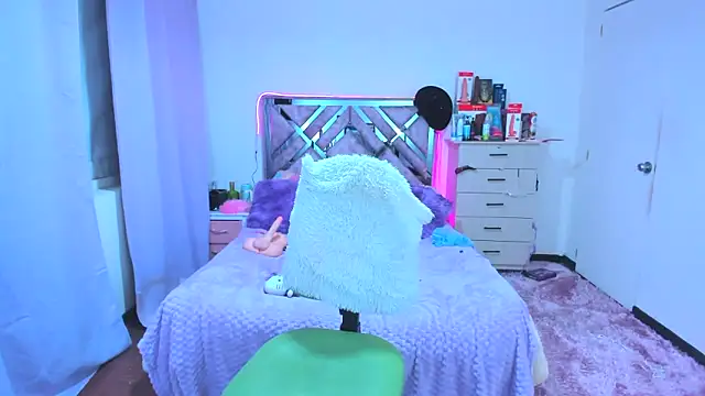 Snapshot of Luna_Analya chatting on 10/31/25, 11:11 Luna Analya online show from 10/31/25, 11:11