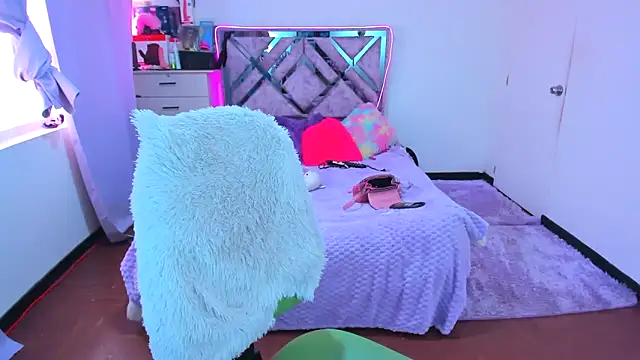 Snapshot of Luna_Analya chatting on 10/27/25, 01:23 Luna Analya online show from 10/27/25, 01:23