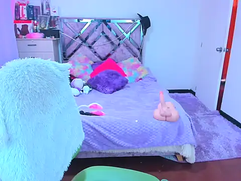 Snapshot of Luna_Analya chatting on 10/22/25, 12:59 Luna Analya online show from 10/22/25, 12:59