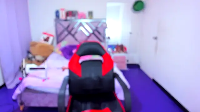 Luna Analya online show from 04/17/26, 01:36