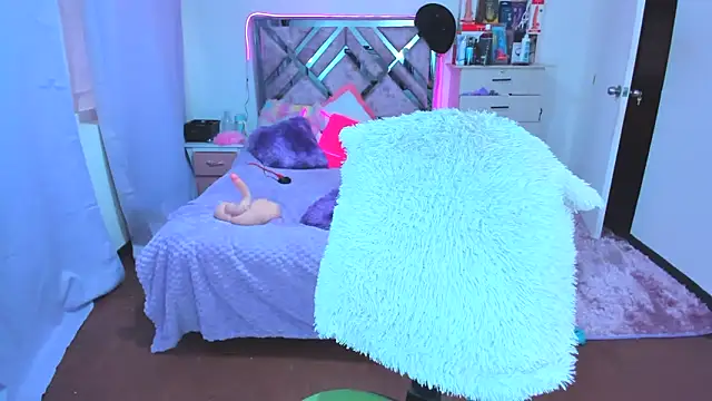 Snapshot of Luna_Analya chatting on 10/31/25, 11:07 Luna Analya online show from 10/31/25, 11:07