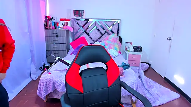 Snapshot of Luna_Analya chatting on 12/15/25, 12:55 Luna Analya online show from 12/15/25, 12:55