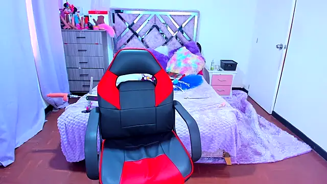 Luna Analya online show from 12/19/25, 12:18