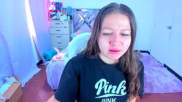 Snapshot of Luna_Analya chatting on 10/24/25, 01:10 Luna Analya online show from 10/24/25, 01:10