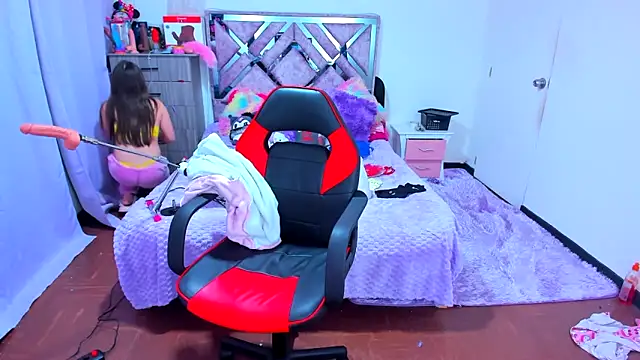 Luna Analya online show from 12/20/25, 12:57