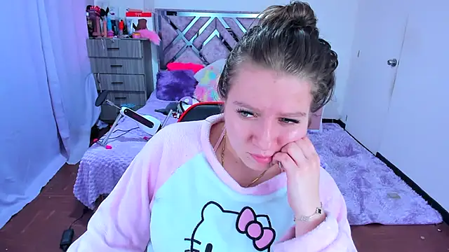 Snapshot of Luna_Analya chatting on 12/16/25, 04:22 Luna Analya online show from 12/16/25, 04:22