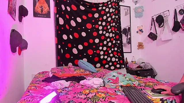 Rihanna hotx online show from 04/10/26, 03:13