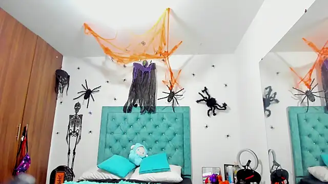 Rihanna hotx online show from 10/13/25, 04:58