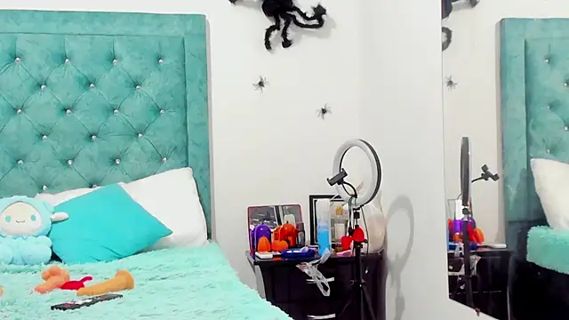 Rihanna hotx online show from 10/15/25, 03:05