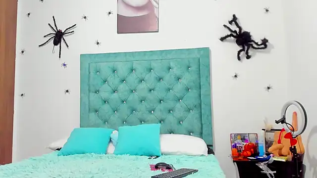 Rihanna hotx online show from 10/16/25, 03:26