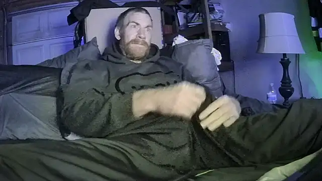 Snapshot of Tiggitytomociti chatting on 12/02/25, 12:18 Tiggitytomociti online show from 12/02/25, 12:18