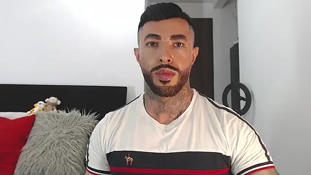 Snapshot of andrea_de_lucaa chatting on 05/13/26, 03:24 andrea de lucaa online show from 05/13/26, 03:24