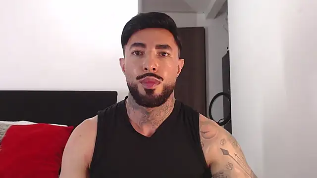 Snapshot of andrea_de_lucaa chatting on 06/17/26, 04:01 andrea de lucaa online show from 06/17/26, 04:01