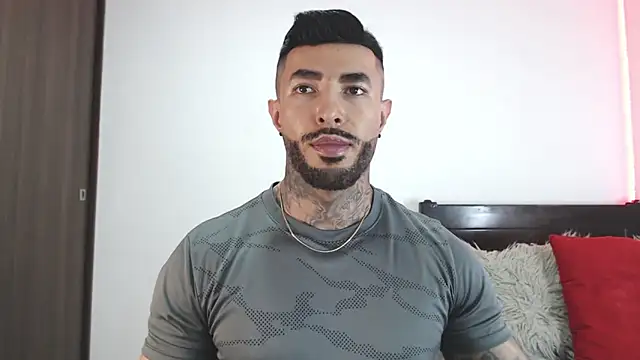 Snapshot of andrea_de_lucaa chatting on 03/17/26, 02:14 andrea de lucaa online show from 03/17/26, 02:14