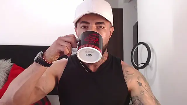 Snapshot of andrea_de_lucaa chatting on 06/26/26, 04:18 andrea de lucaa online show from 06/26/26, 04:18