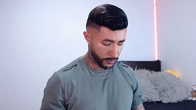 andrea de lucaa online show from 10/07/25, 03:51