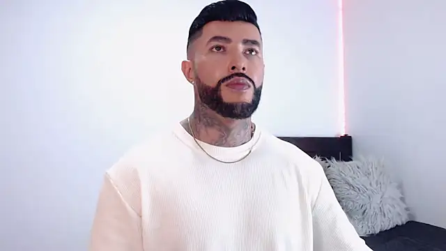 andrea de lucaa online show from 10/10/25, 03:18