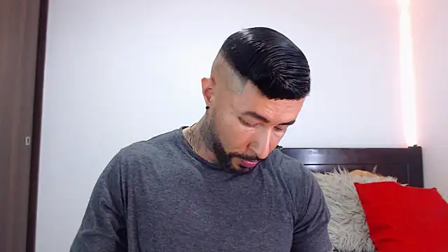 andrea de lucaa online show from 02/10/26, 03:49