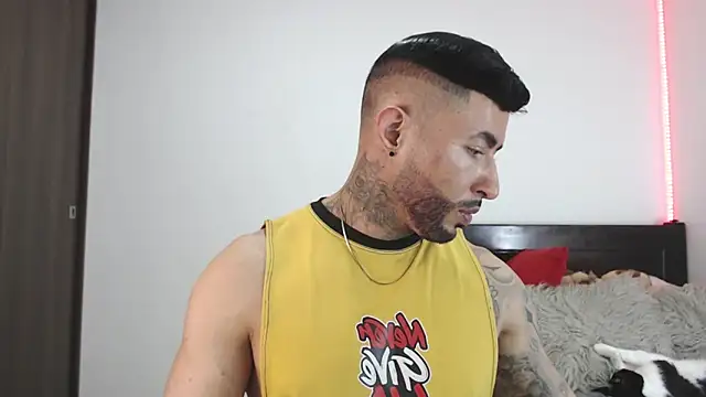 Snapshot of andrea_de_lucaa chatting on 03/09/26, 03:21 andrea de lucaa online show from 03/09/26, 03:21