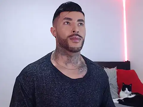 andrea de lucaa online show from 11/25/25, 02:23