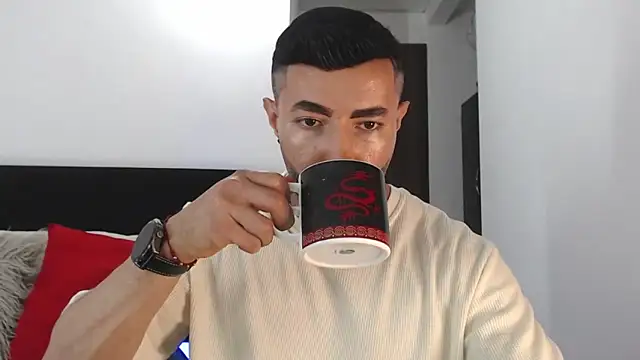 Snapshot of andrea_de_lucaa chatting on 05/19/26, 03:02 andrea de lucaa online show from 05/19/26, 03:02