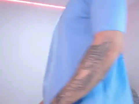 andrea de lucaa online show from 11/28/25, 01:28