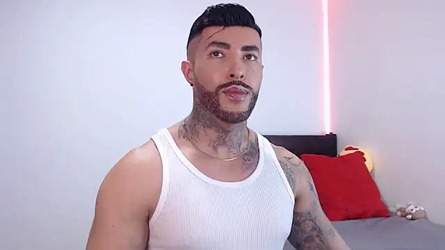 andrea de lucaa online show from 11/23/25, 03:49