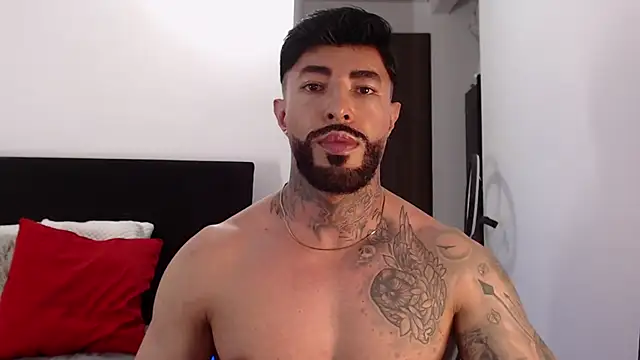 Snapshot of andrea_de_lucaa chatting on 06/05/26, 03:33 andrea de lucaa online show from 06/05/26, 03:33
