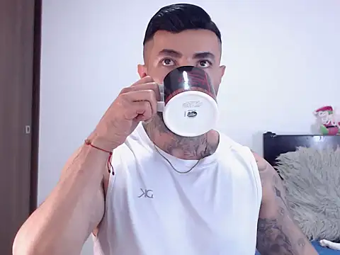 andrea de lucaa online show from 12/03/25, 04:13