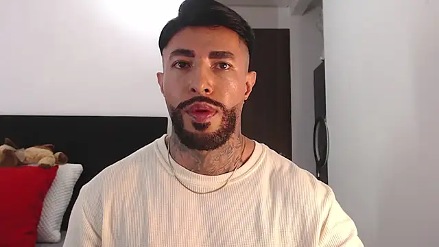 Snapshot of andrea_de_lucaa chatting on 06/01/26, 02:56 andrea de lucaa online show from 06/01/26, 02:56