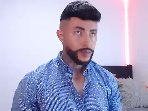 andrea de lucaa online show from 10/17/25, 03:43