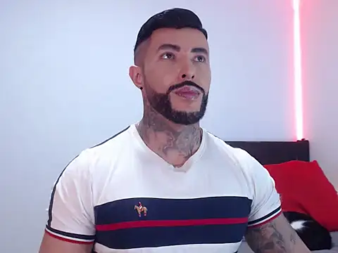 andrea de lucaa online show from 11/11/25, 04:18