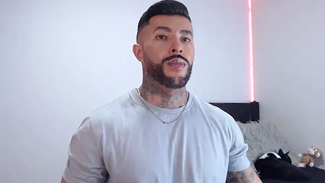 andrea de lucaa online show from 10/01/25, 03:11