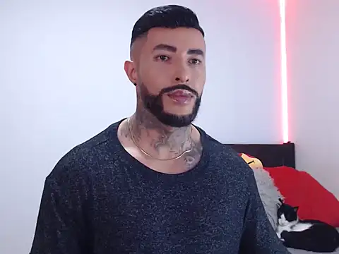 andrea de lucaa online show from 11/18/25, 03:43