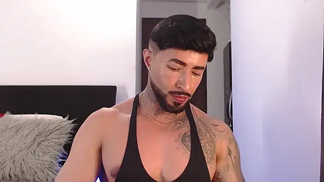 Snapshot of andrea_de_lucaa chatting on 06/19/26, 04:07 andrea de lucaa online show from 06/19/26, 04:07