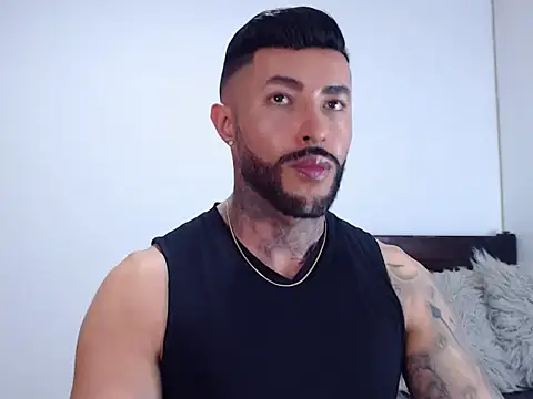 andrea de lucaa online show from 10/08/25, 04:14