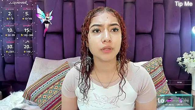 Snapshot of megannherrera chatting on 10/31/25, 11:40 megannherrera online show from 10/31/25, 11:40