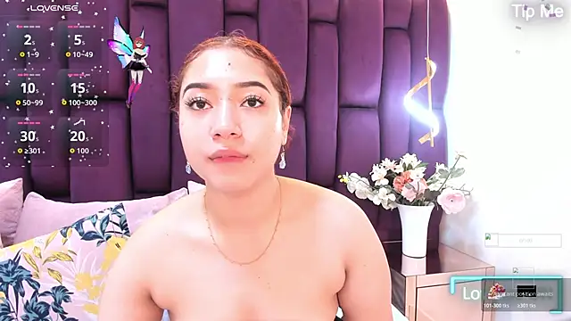 Snapshot of megannherrera chatting on 10/27/25, 11:55 megannherrera online show from 10/27/25, 11:55