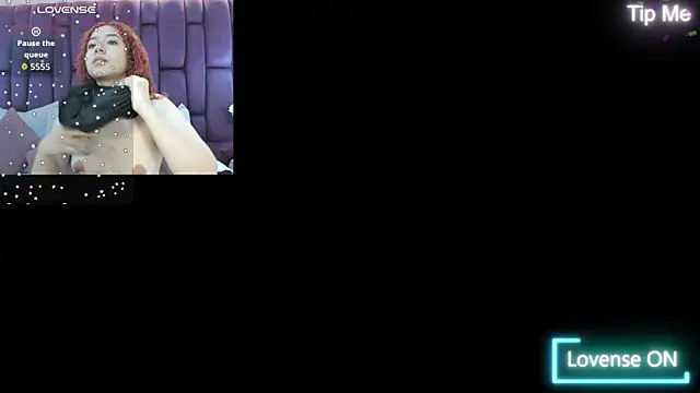 Snapshot of megannherrera chatting on 10/15/25, 12:02 megannherrera online show from 10/15/25, 12:02