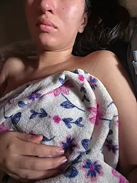 Snapshot of RAKEL37 chatting on 04/18/26, 01:46 RAKEL37 online show from 04/18/26, 01:46