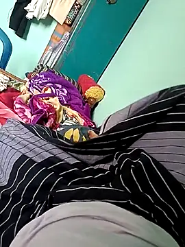 Snapshot of maddy3108 chatting on 09/15/25, 05:52 maddy3108 online show from 09/15/25, 05:52