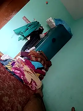 Snapshot of maddy3108 chatting on 10/15/25, 05:39 maddy3108 online show from 10/15/25, 05:39