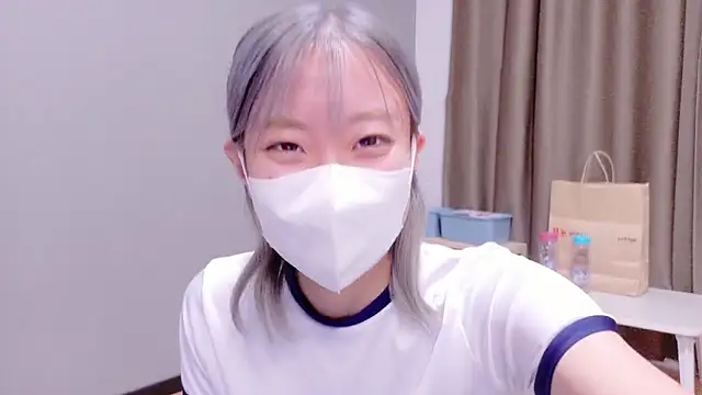 Nana  ch online show from 10/31/25, 04:20